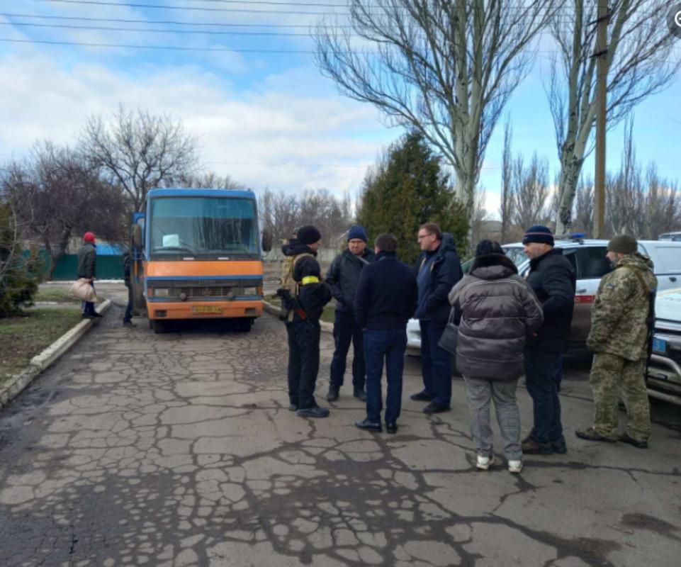 Mai mult decât o persoană a fost evacuată din Volnovakha și satele vecine în timpul zilei, Ministerul Afacerilor Interne a împărtășit/foto facebook.com/DSNSDon