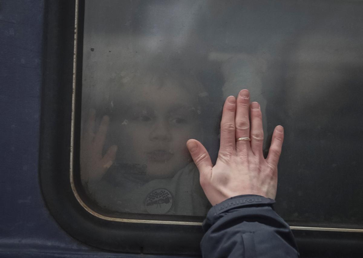  peste 4370 de localnici au fost salvați din satul Bolshaya Dymerka/foto de REUTERS 