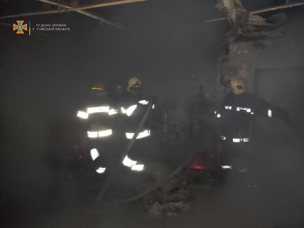  în regiunea Sumy, salvatorii serviciului de urgență de stat au eliminat un incendiu din cauza bombardării/foto - serviciul de urgență de Stat , t.me 
