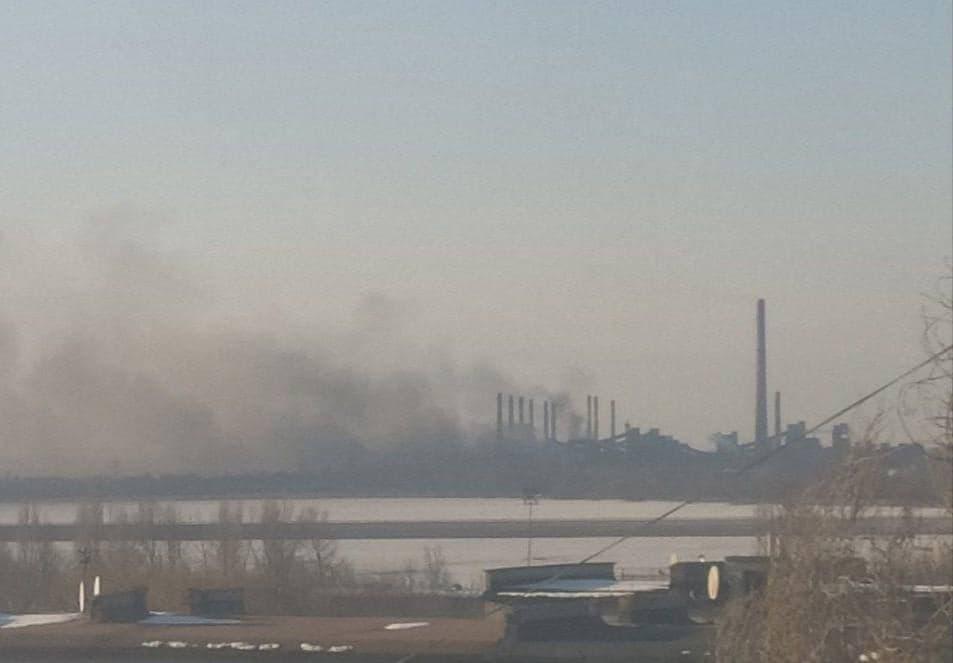  Avdiivka coke arde în Donbass/photo NEXTA 