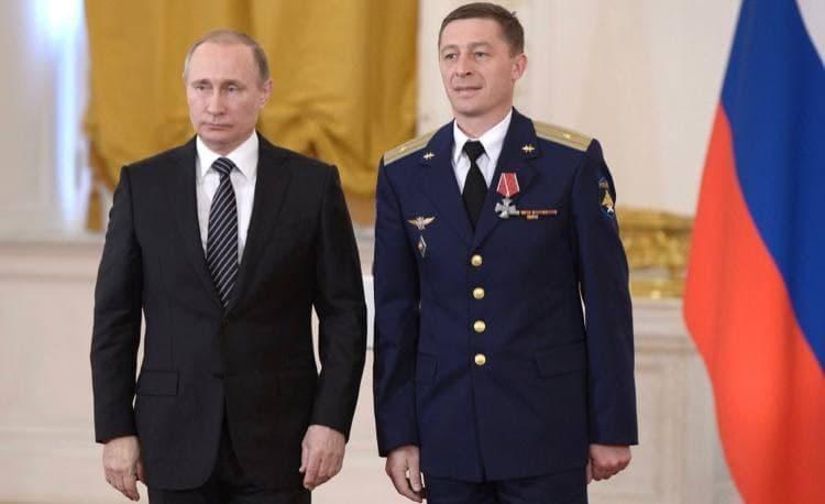  Vladimir Putin și colonelul Zaharov 