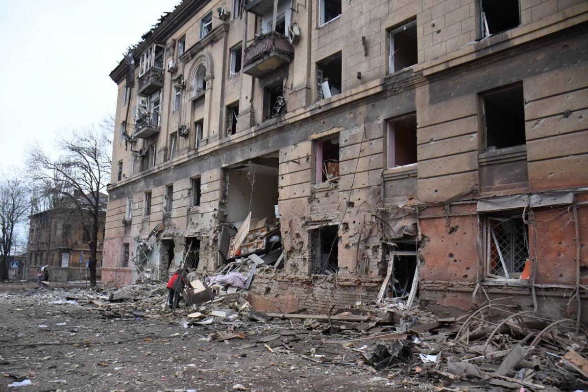  ocupanții distrug Mariupol/fotografia lui Azov 