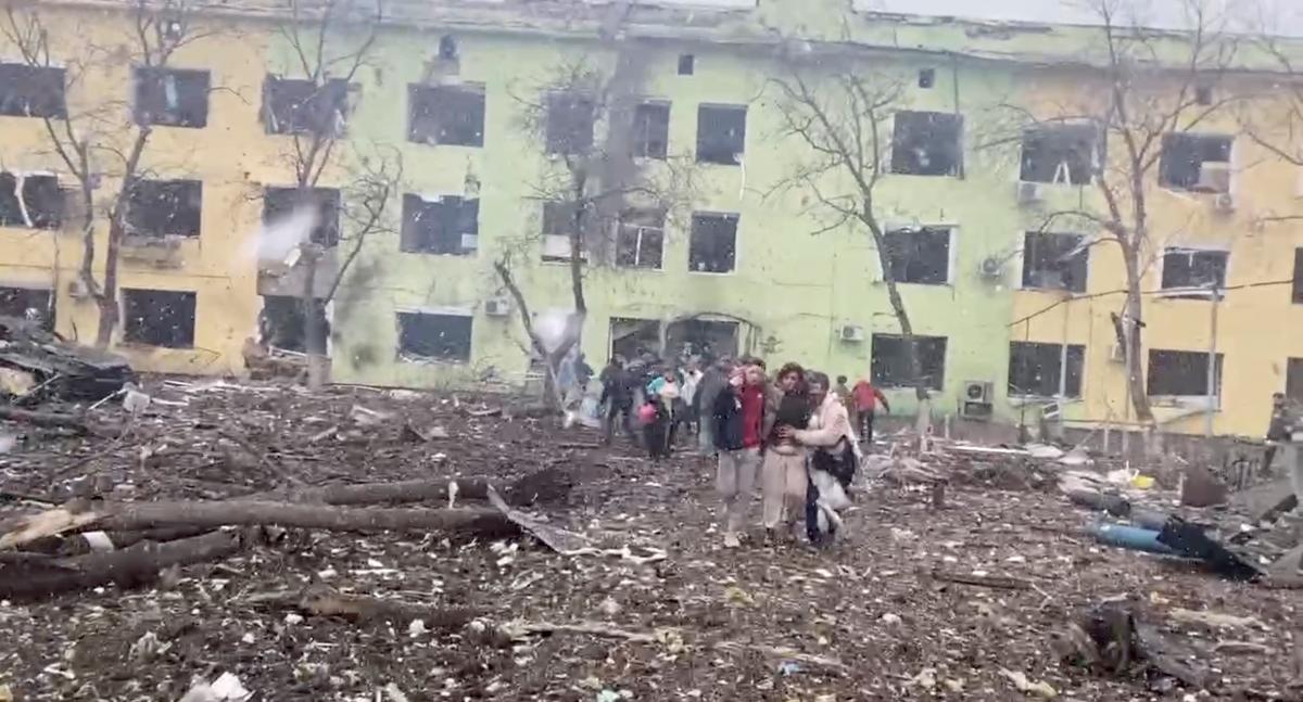  Mass-media rusă terorizează persoanele care au evacuat din Mariupol/foto de REUTERS 