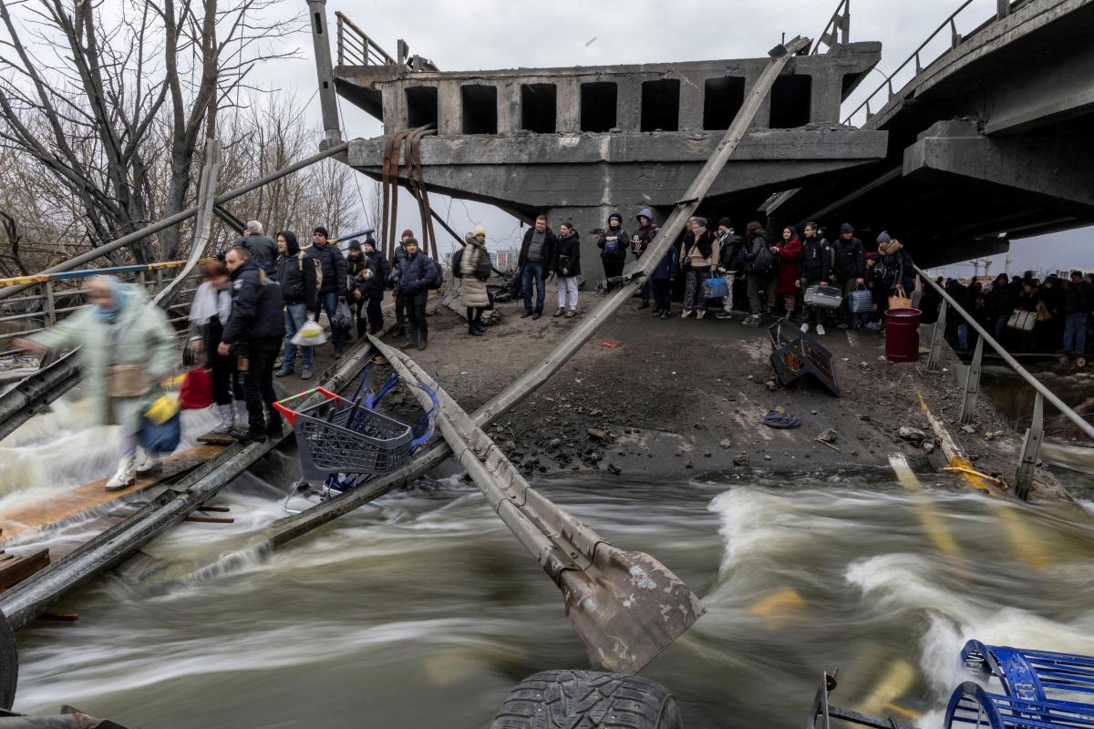  evacuarea populației din Irpen/REUTERS photo 