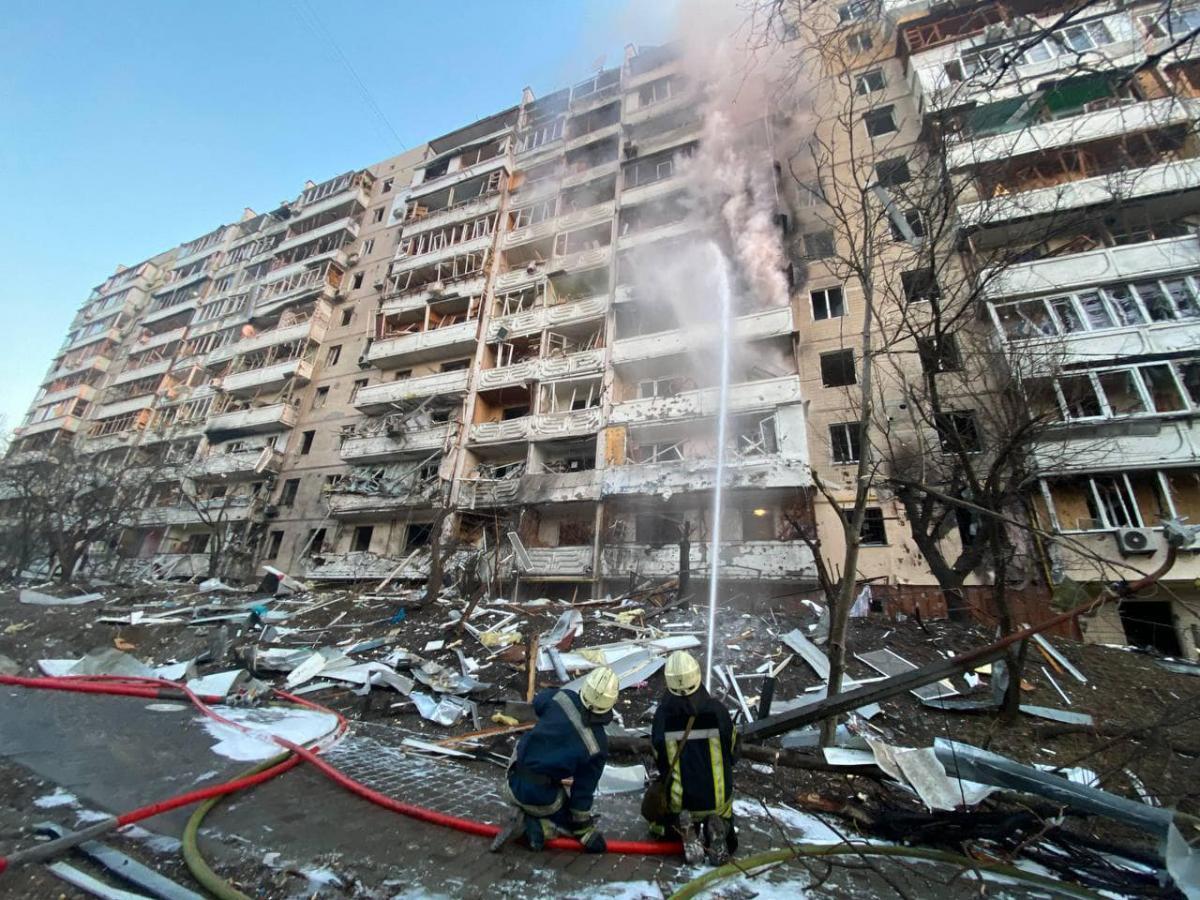  consecințele bombardării la Kiev/fotografia Ministerului Afacerilor Interne 