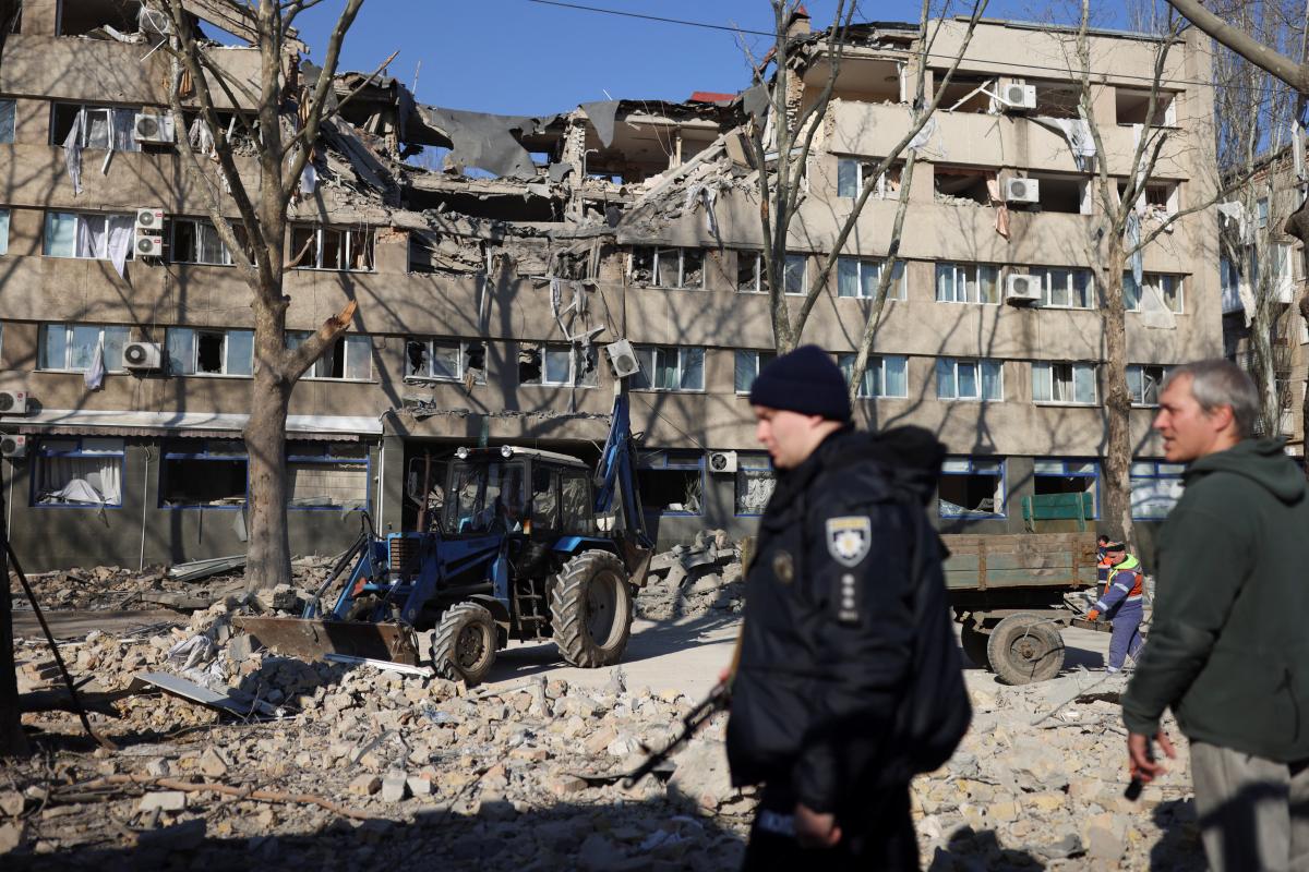  consecințele bombardării Centrului Nikolaev/foto REUTERS 