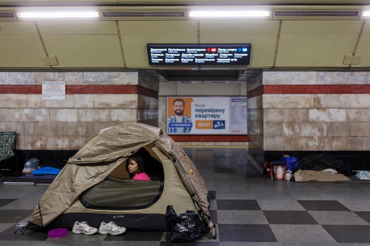  mulți kieveni locuiau în stații de metrou la începutul unui război la scară largă/REUTERS 