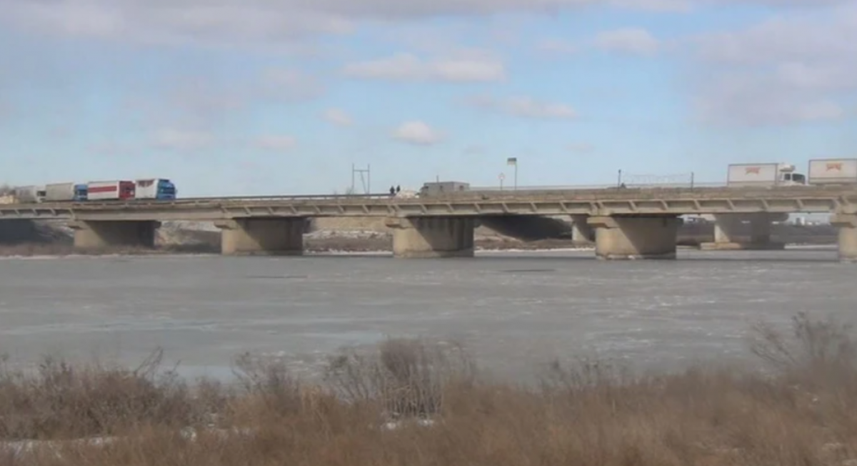  unul dintre podurile de pe Chongar - granița administrativă a regiunii Kherson și Crimeea/screenshot 