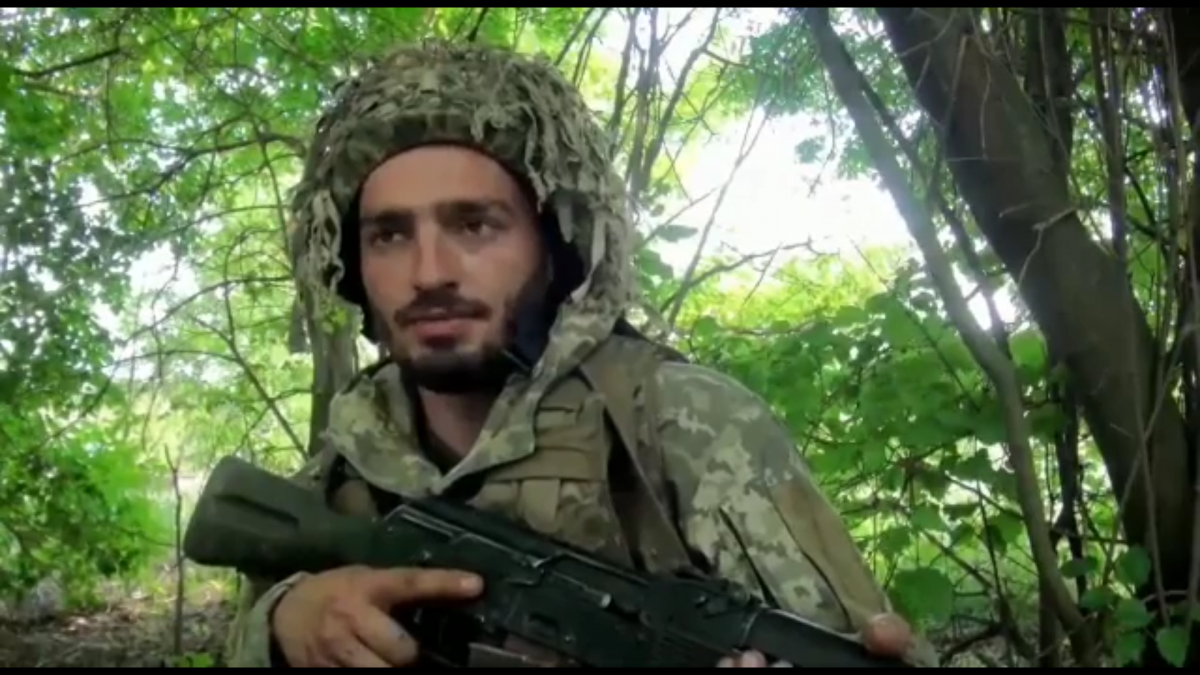  luptătorii Brigăzii a 25-A din prima linie au povestit despre modul în care au loc bătăliile în Donbass/screenshot din videoclip