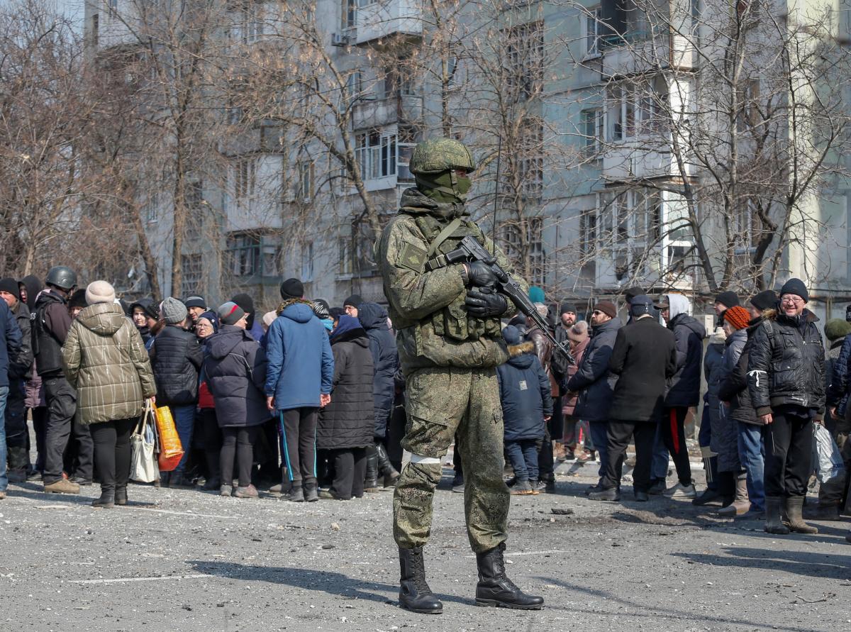ocupanți în Mariupol /foto: REUTERS