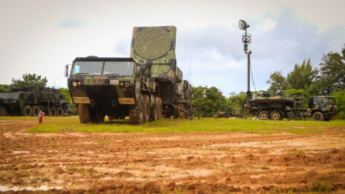  AN/MPQ-65 și vehicul de comunicații/foto - armata SUA