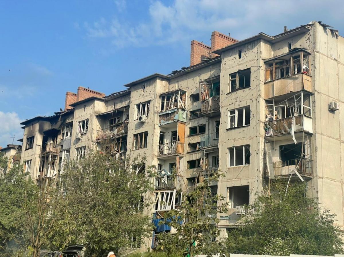 O școală și cel puțin șapte clădiri înalte au fost avariate/foto facebook.com/pavlokyrylenko.donoda