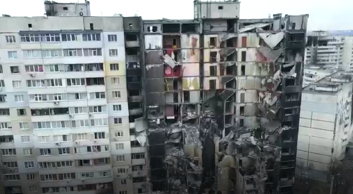  rușii nu încetează să bombardeze orașul/screenshot