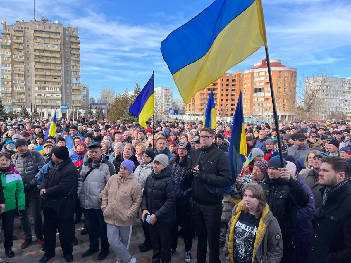  locuitorii din Energodar merg la mitinguri pro-ucrainene /foto: Dmitry Orlov