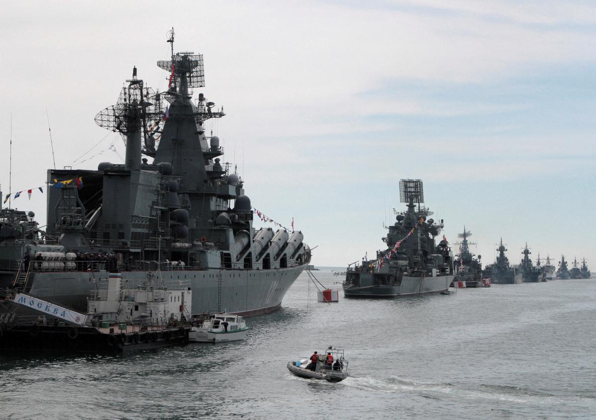  Trei nave mari de aterizare ale Federației Ruse sunt reparate în Sevastopol/foto REUTERS 