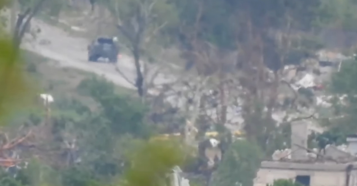  în Regiunea Luhansk, luptătorii Brigăzii a 24-A au distrus BRDM-2 cu o fotografie/captură de ecran vizată din videoclip