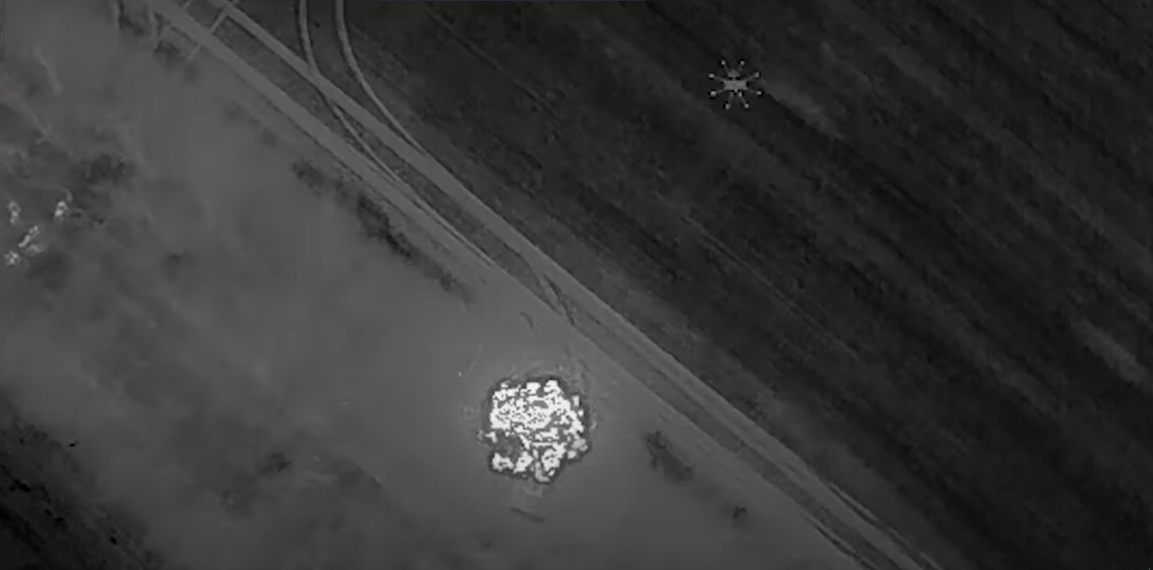 imagini ale dronei de luptă ucrainene R18 pe pozițiile inamice /Screenshot