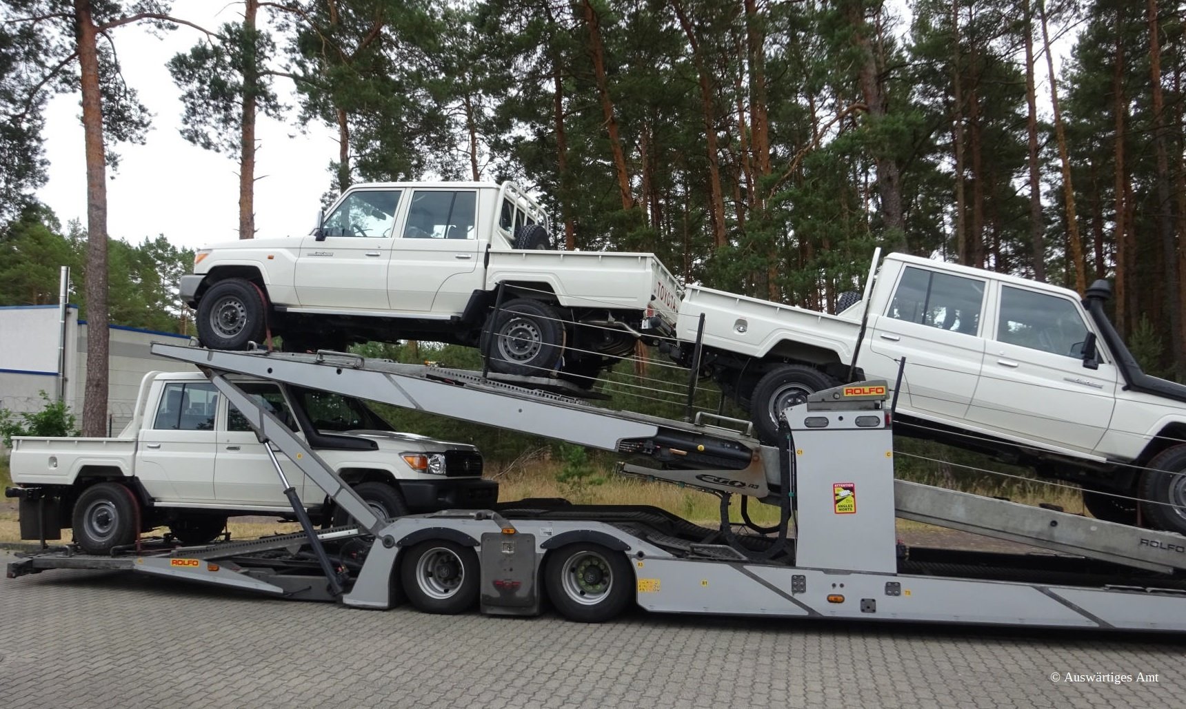  În ultimele trei săptămâni Germania a predat 80 de SUV-uri pentru APU/photo Embassy of Germany